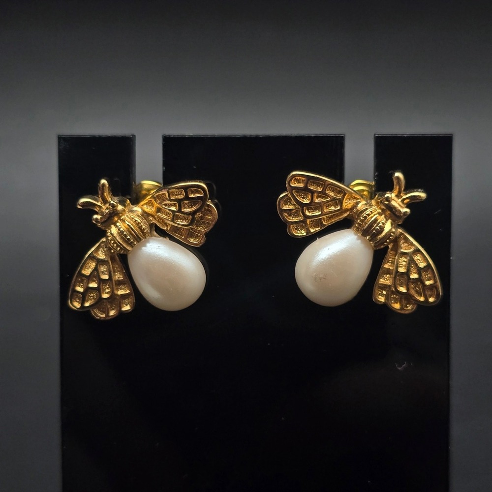 Avon 1989 Precious Bee Earrings Faux Pearl Gold Tone Insect Vintage